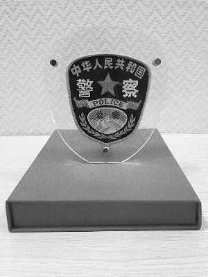 北京警察博物馆里展出的警用臂章.早报记者 陈良飞